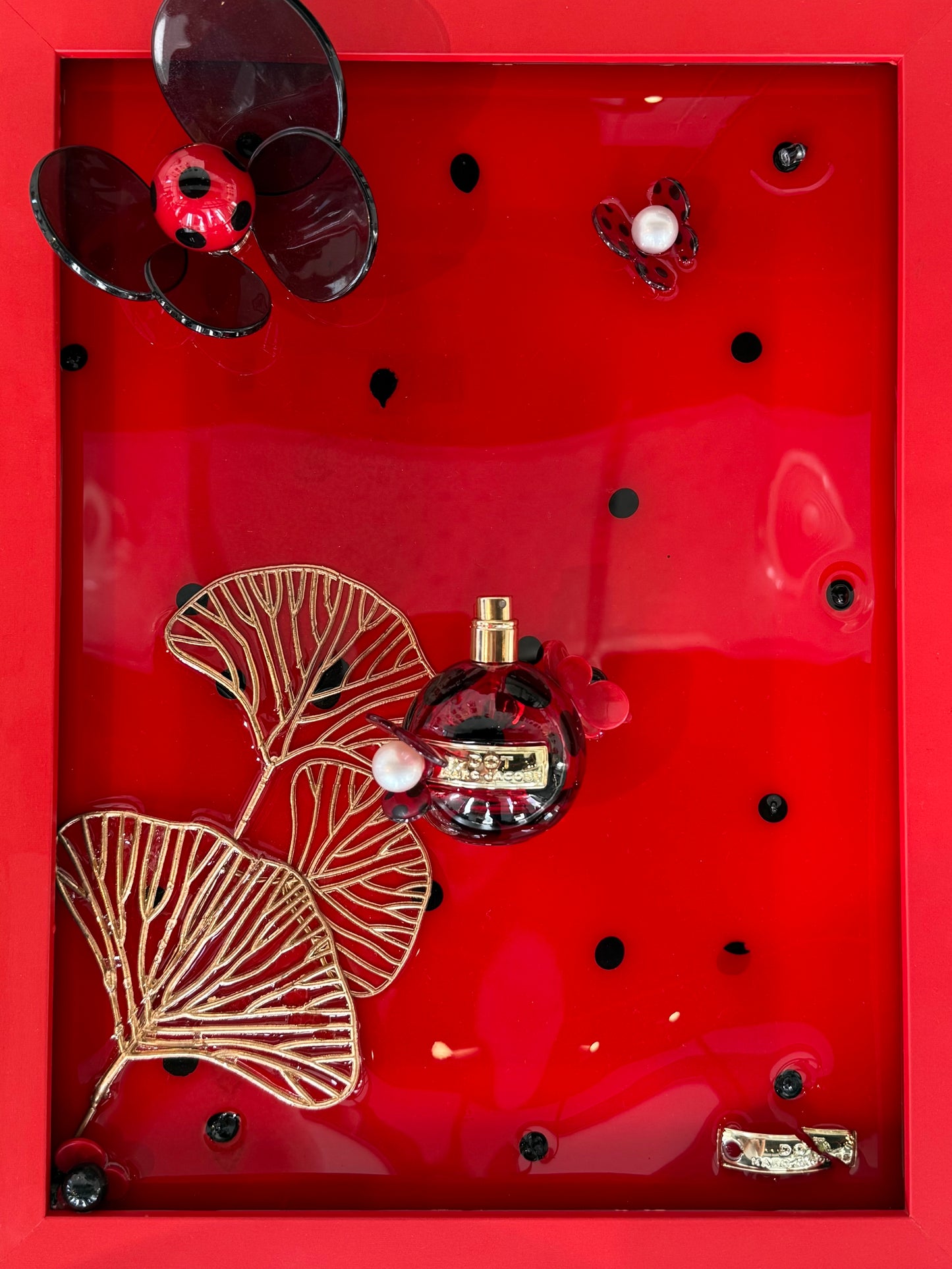Marc Jacobs Dot, whole