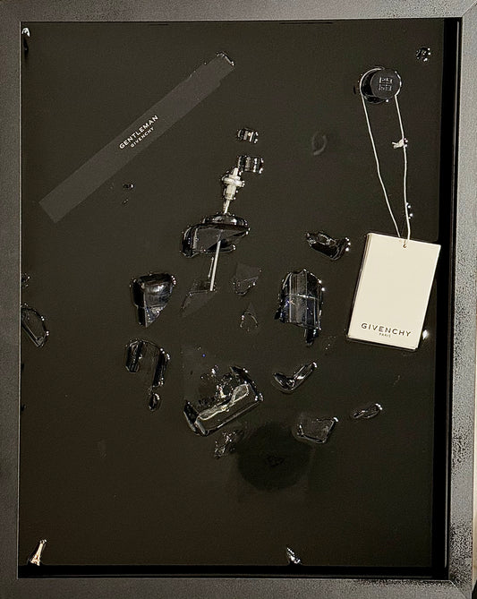 Givenchy Gentleman, fractured